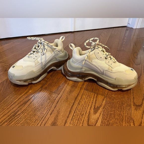 BALENCIAGA Off-White Triple S Sneakers - Picture 15 of 17
